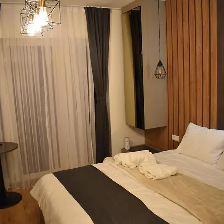 Apartment E&m *